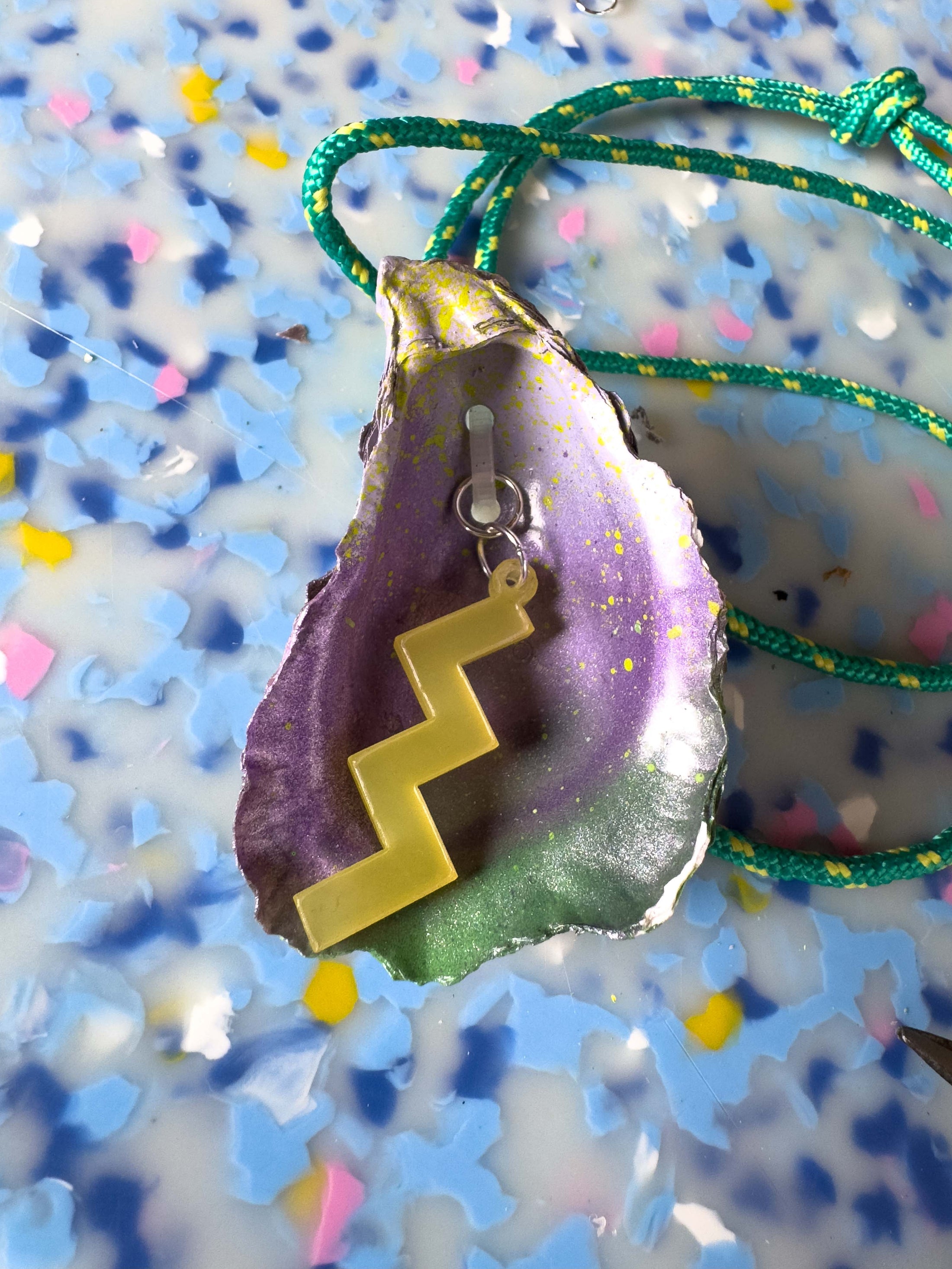 Jungle Shell Necklace - Zig Zag