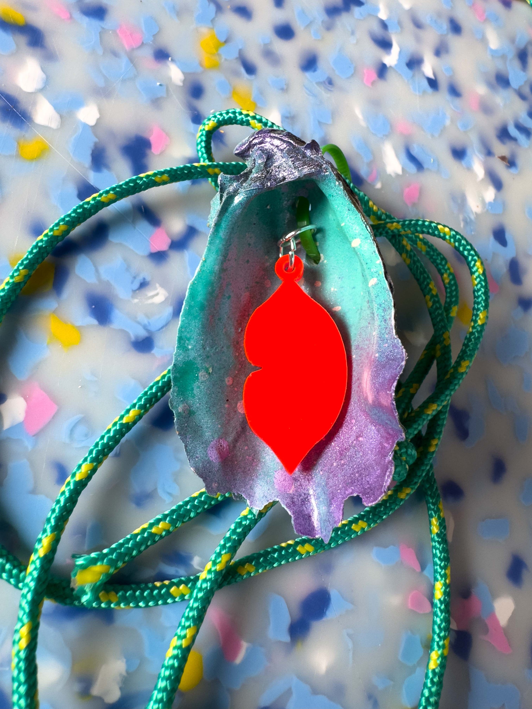 Jungle Shell Necklace - Lips