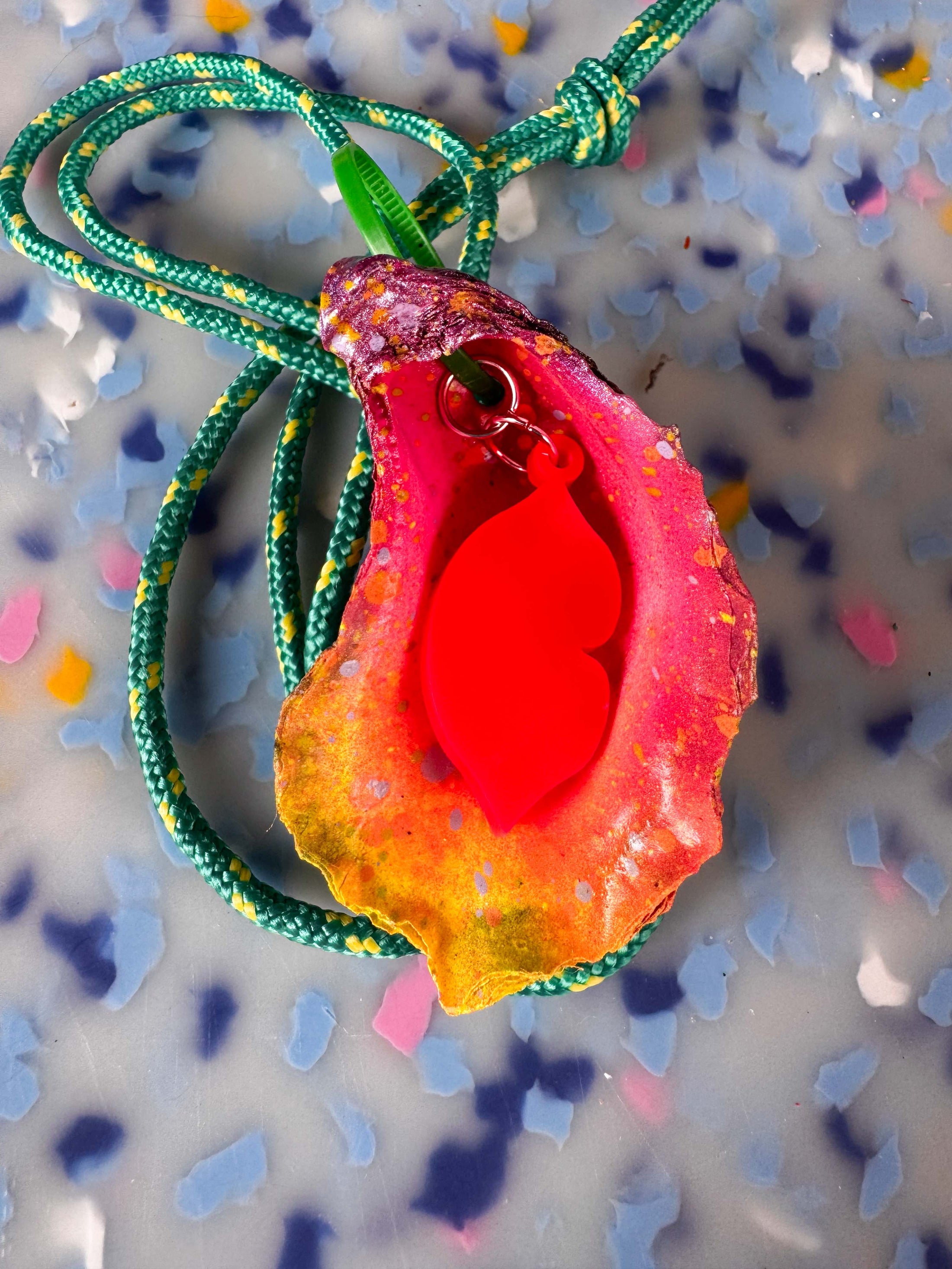 Jungle Shell Necklace - Lips