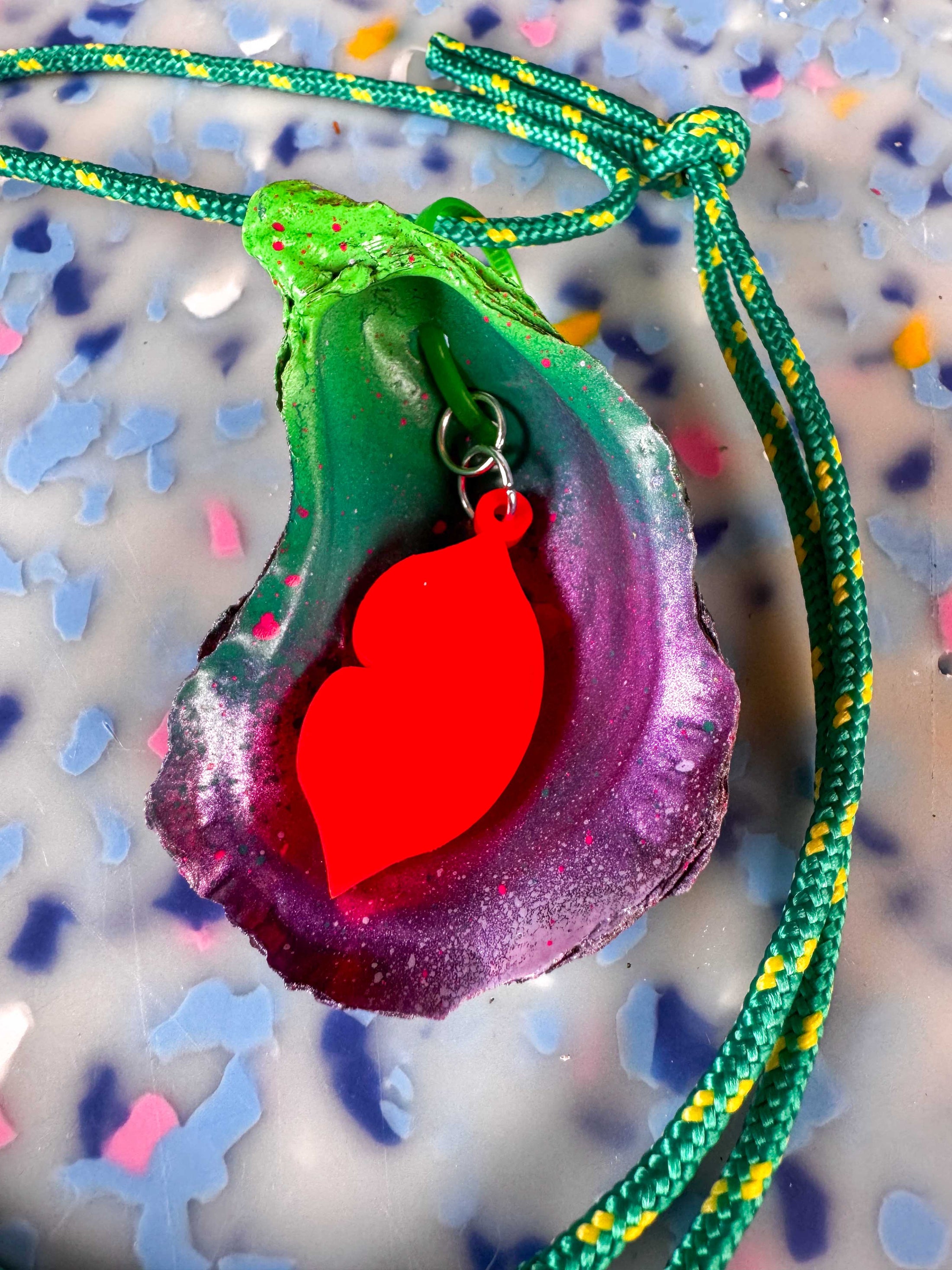 Jungle Shell Necklace - Lips